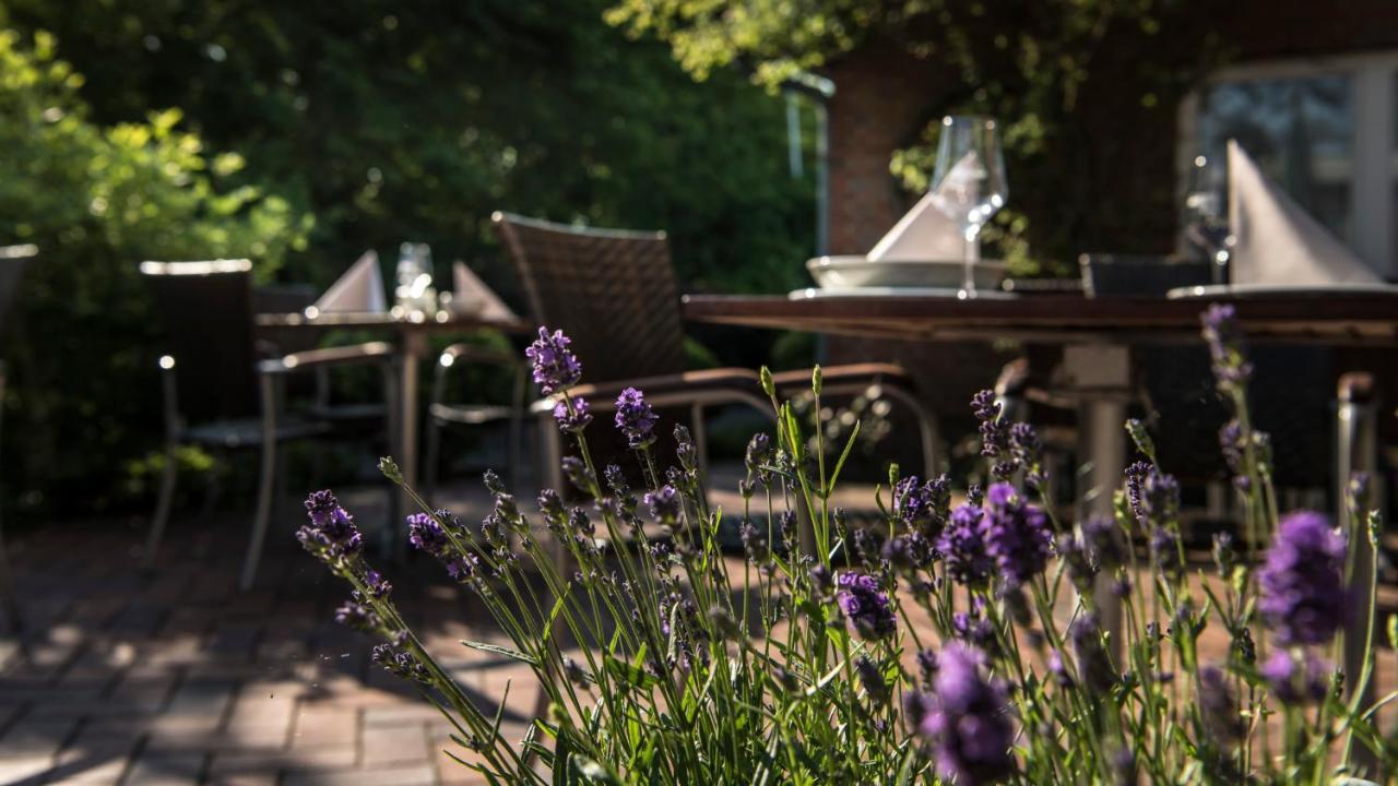 Kirchspielkrug Landhotel & Restaurant Westerhever Exteriör bild